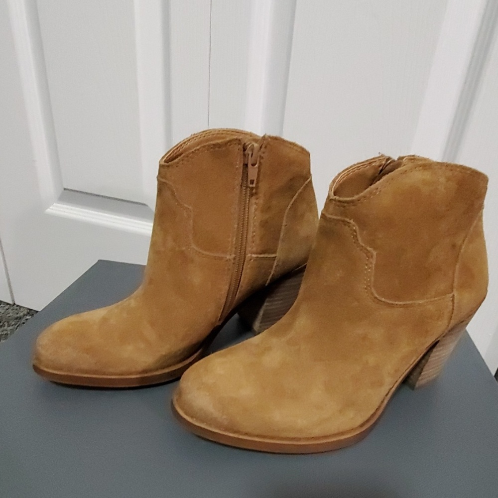 🍀Suede Booties 🍀 Lucky Brand "Eller"